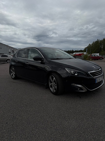 Peugeot 308 2 of 10