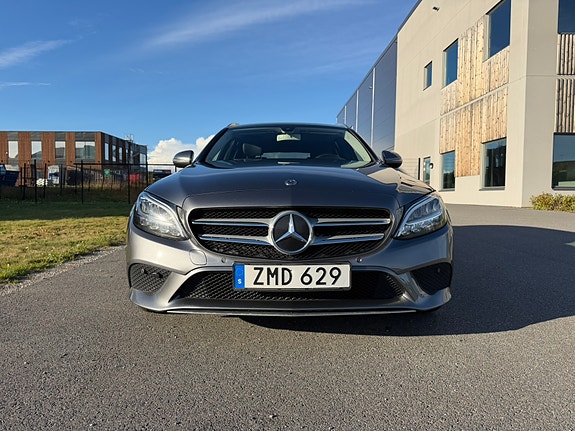Mercedes-Benz C220 2 of 11