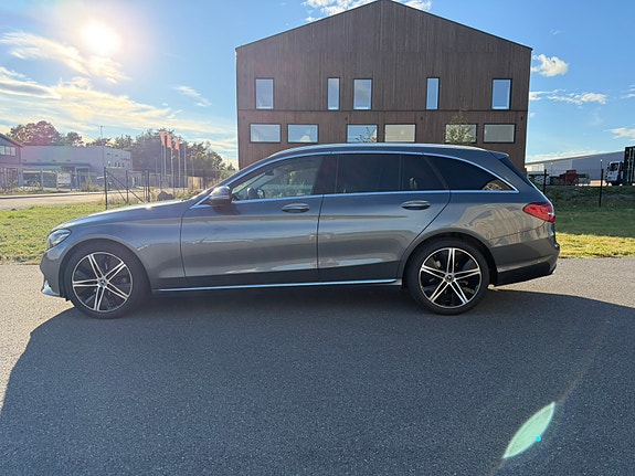 Mercedes-Benz C220 3 of 11