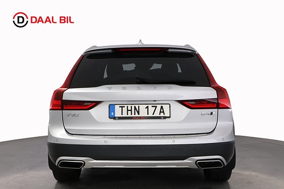 Volvo V90 Cross Country 7 of 30