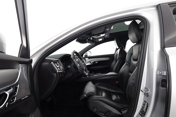 Volvo V90 Cross Country 10 of 30