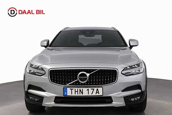 Volvo V90 Cross Country 2 of 30