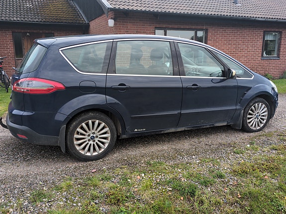 Ford S-MAX 2 of 8