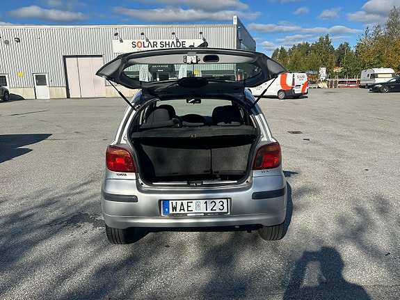 Toyota Yaris 7 of 9
