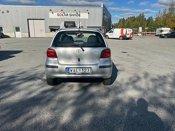 Toyota Yaris 6 of 9