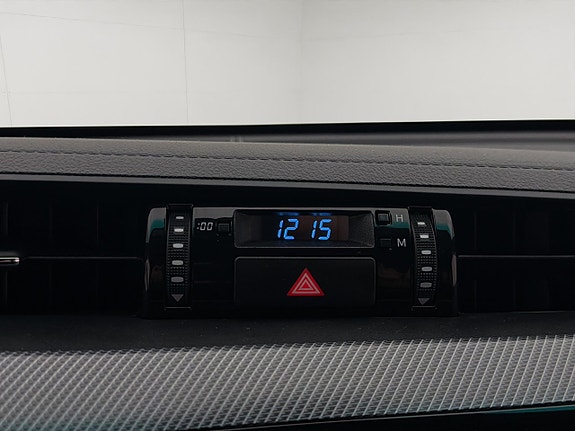 Toyota HiLux 25 of 30