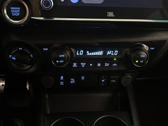 Toyota HiLux 29 of 30
