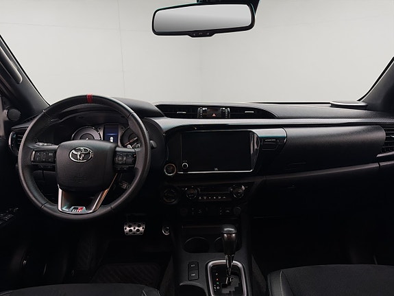 Toyota HiLux 18 of 30
