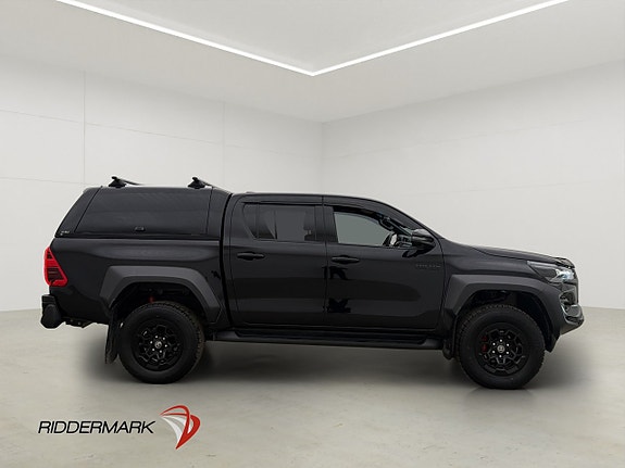 Toyota HiLux 2 of 30