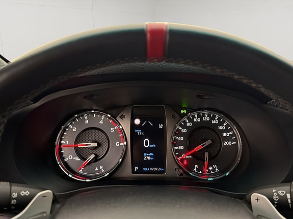 Toyota HiLux 22 of 30