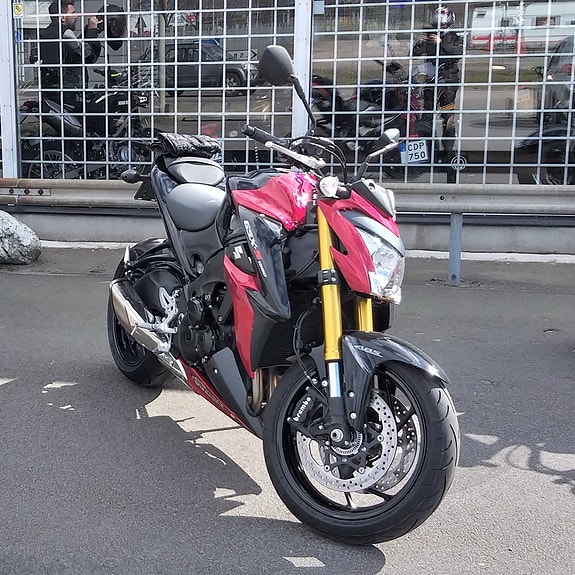 Suzuki GSX-S1000A 2 of 2