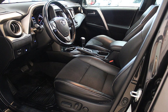 Toyota RAV4 10 of 23
