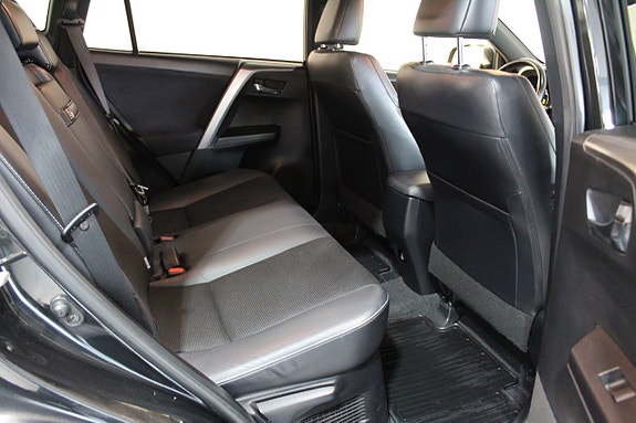Toyota RAV4 8 of 23