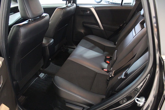 Toyota RAV4 11 of 23