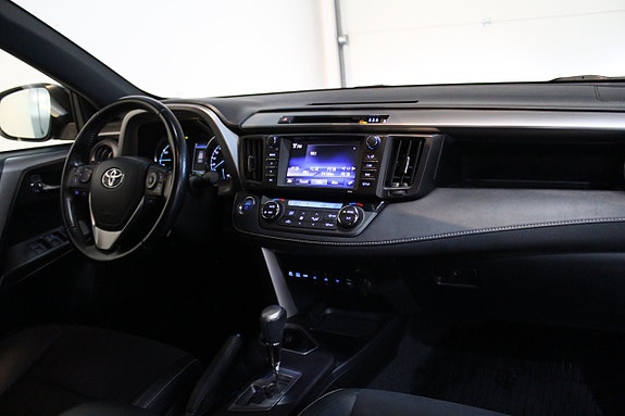 Toyota RAV4 9 of 23