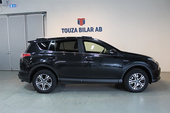 Toyota RAV4 4 of 23