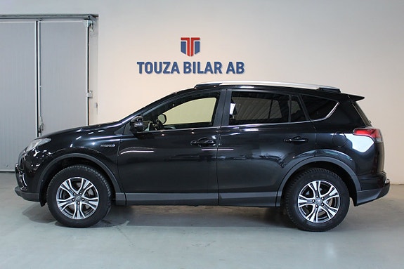 Toyota RAV4 3 of 23