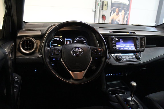Toyota RAV4 12 of 23