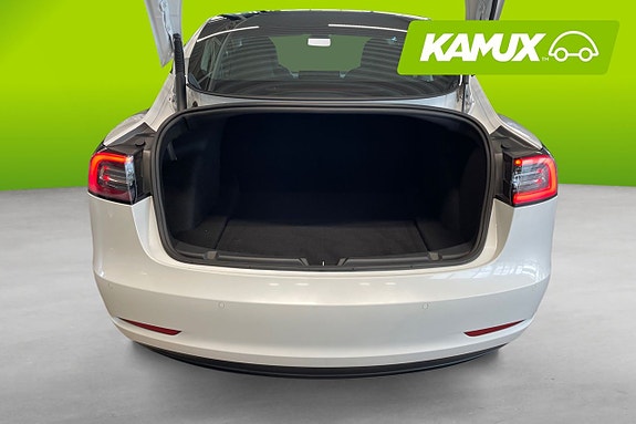 Tesla Model 3 8 of 15