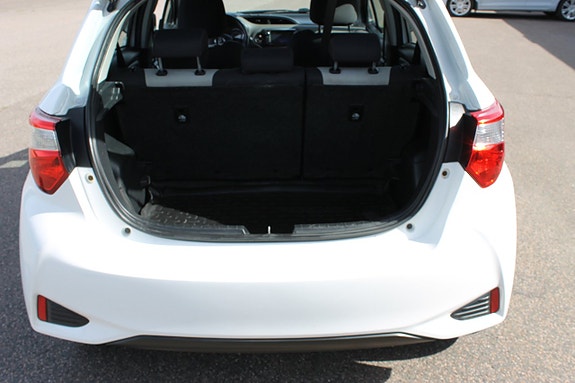 Toyota Yaris 9 of 9