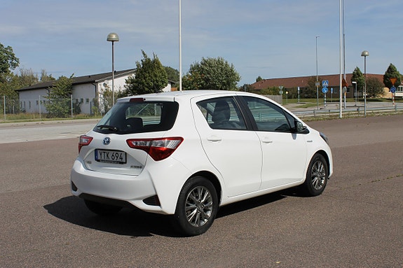 Toyota Yaris 3 of 9