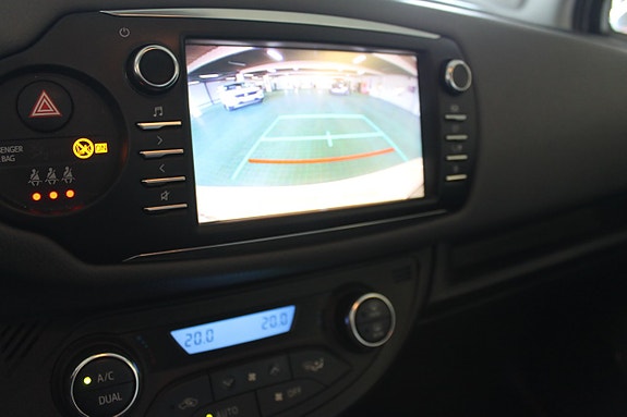 Toyota Yaris 7 of 9