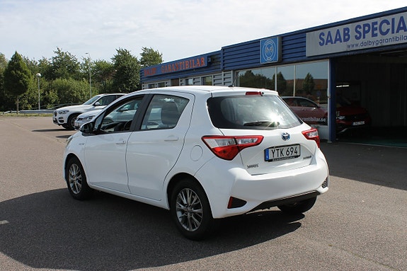Toyota Yaris 4 of 9