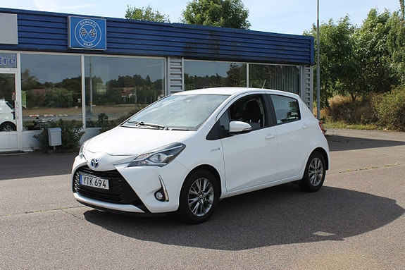 Toyota Yaris 2 of 9