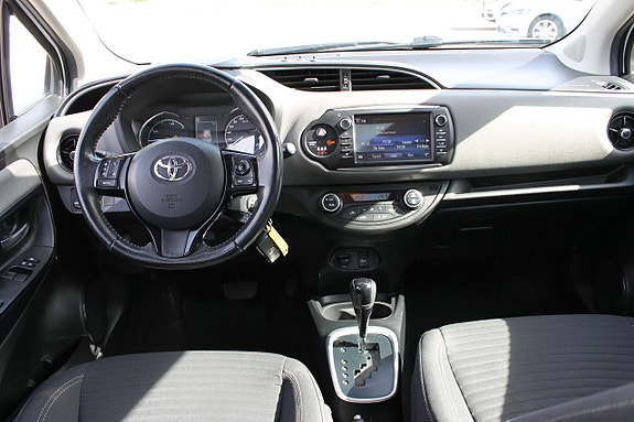 Toyota Yaris 5 of 9