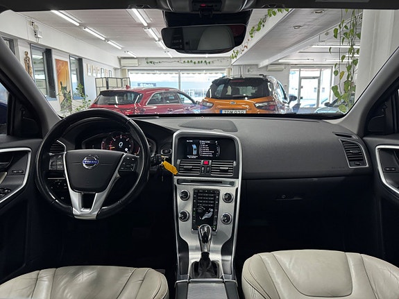 Volvo XC60 17 of 29