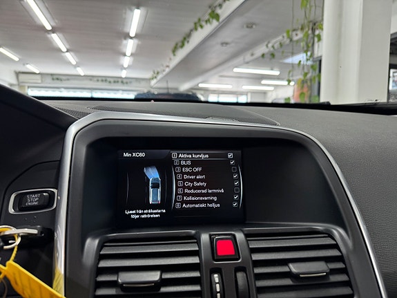 Volvo XC60 23 of 29