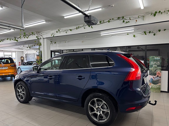 Volvo XC60 2 of 29