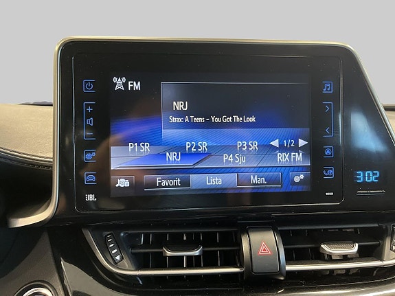 Toyota C-HR 16 of 24