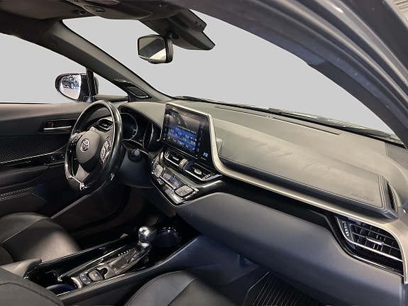 Toyota C-HR 10 of 24