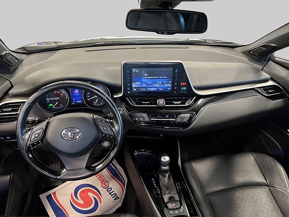 Toyota C-HR 12 of 24
