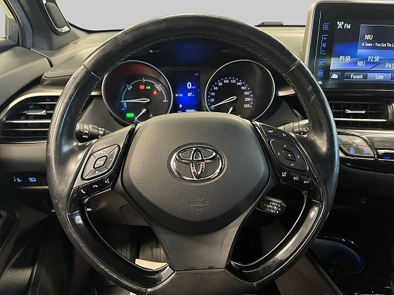 Toyota C-HR 21 of 24