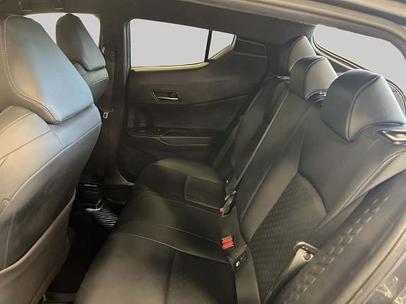 Toyota C-HR 11 of 24