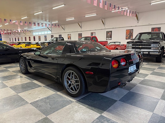 Chevrolet Corvette 8 of 25