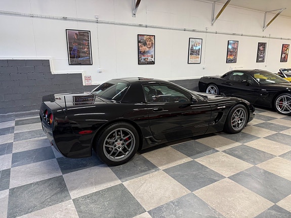 Chevrolet Corvette 12 of 25