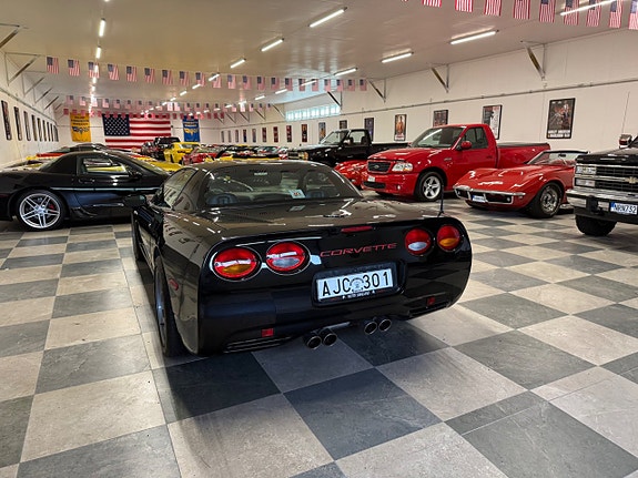 Chevrolet Corvette 9 of 25