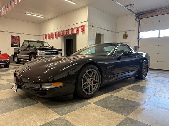 Chevrolet Corvette 5 of 25