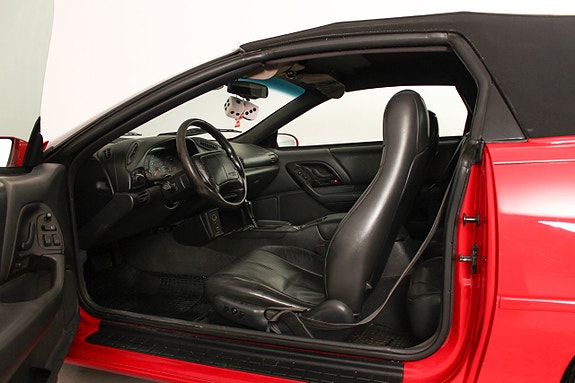Chevrolet Camaro 12 of 19