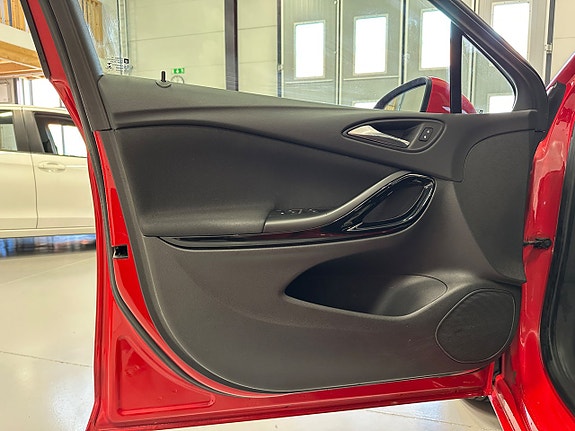 Opel Astra 9 of 30