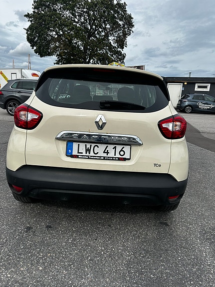 Renault Captur 2 of 4
