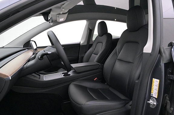 Tesla Model Y 9 of 27