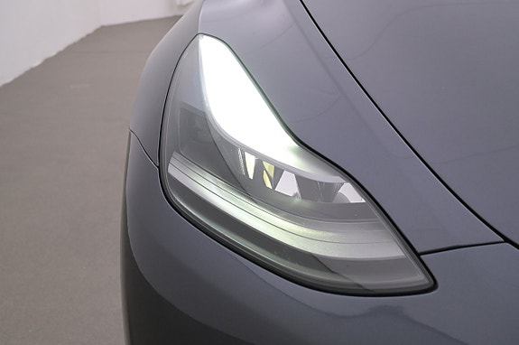 Tesla Model Y 26 of 27
