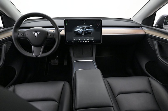 Tesla Model Y 6 of 27