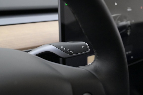 Tesla Model Y 8 of 27
