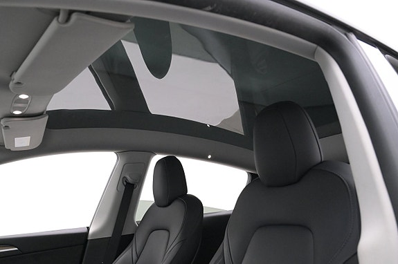 Tesla Model Y 21 of 27