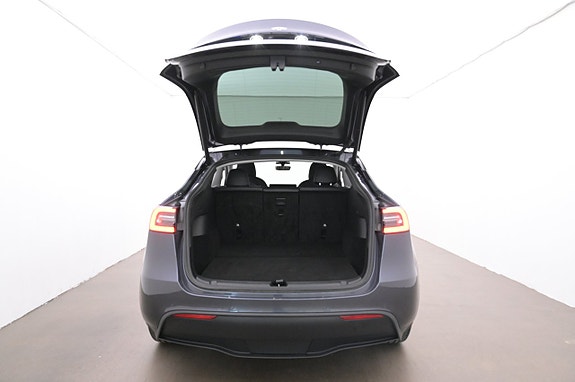 Tesla Model Y 23 of 27